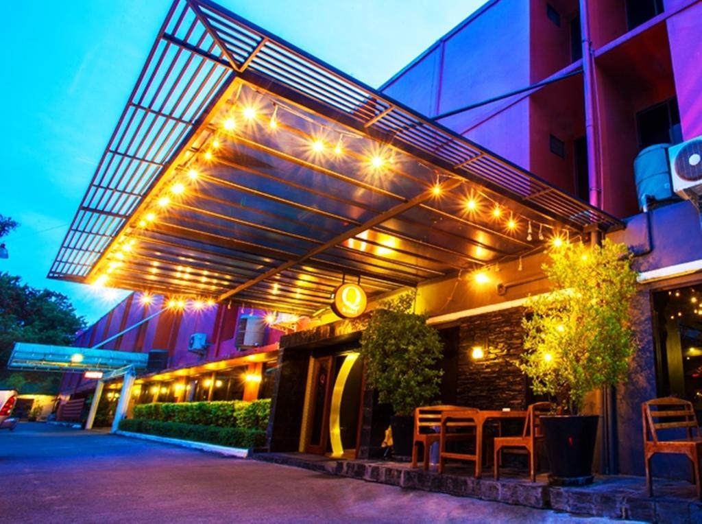 Q Hotel Bangkok Exterior photo