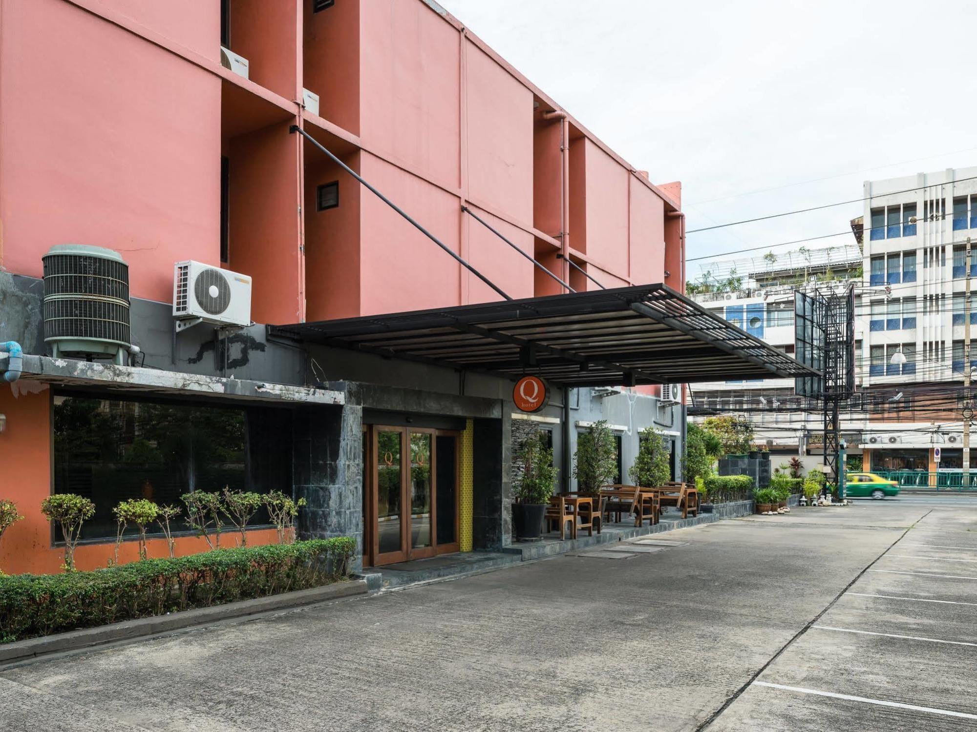 Q Hotel Bangkok Exterior photo