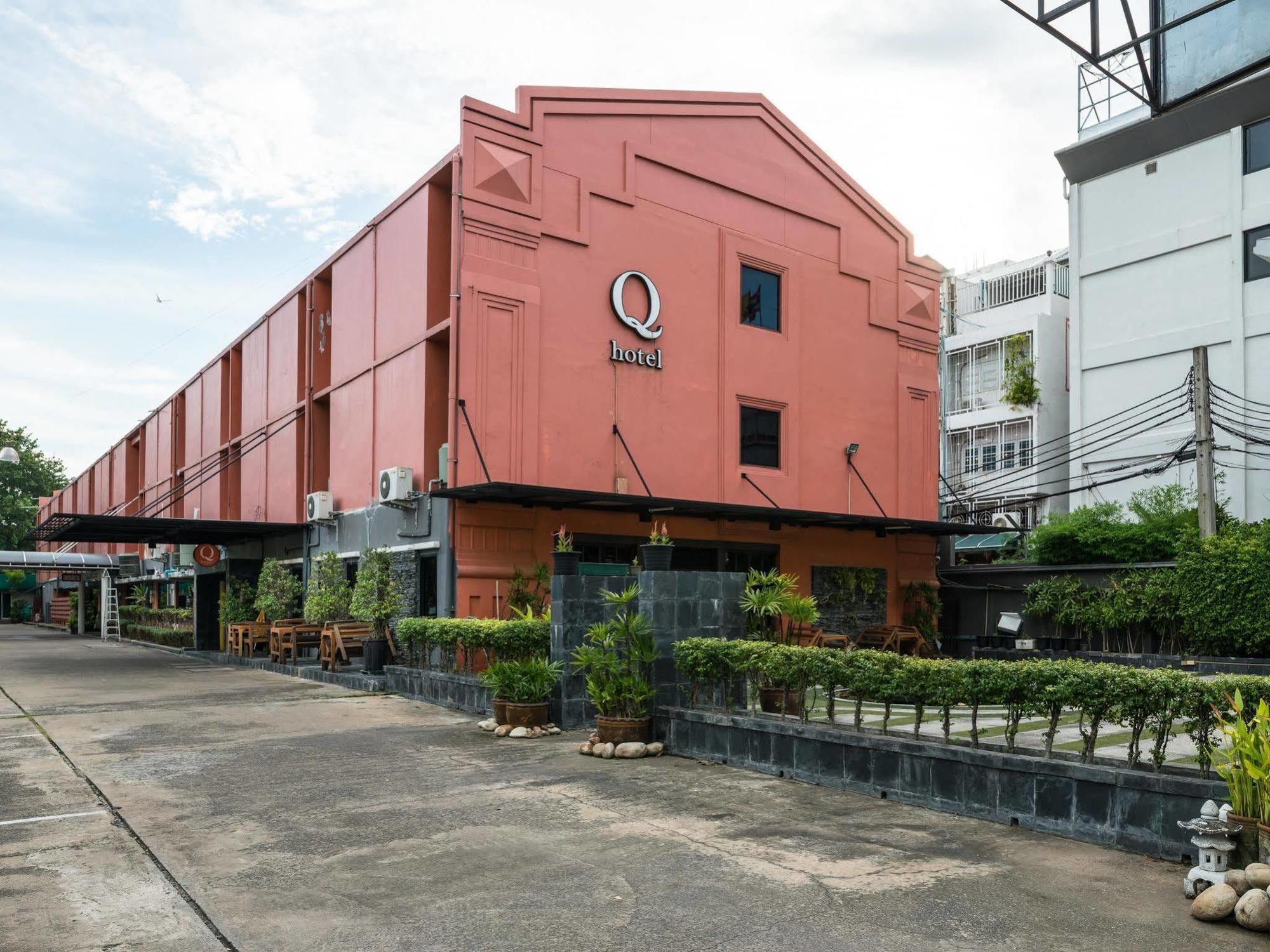 Q Hotel Bangkok Exterior photo