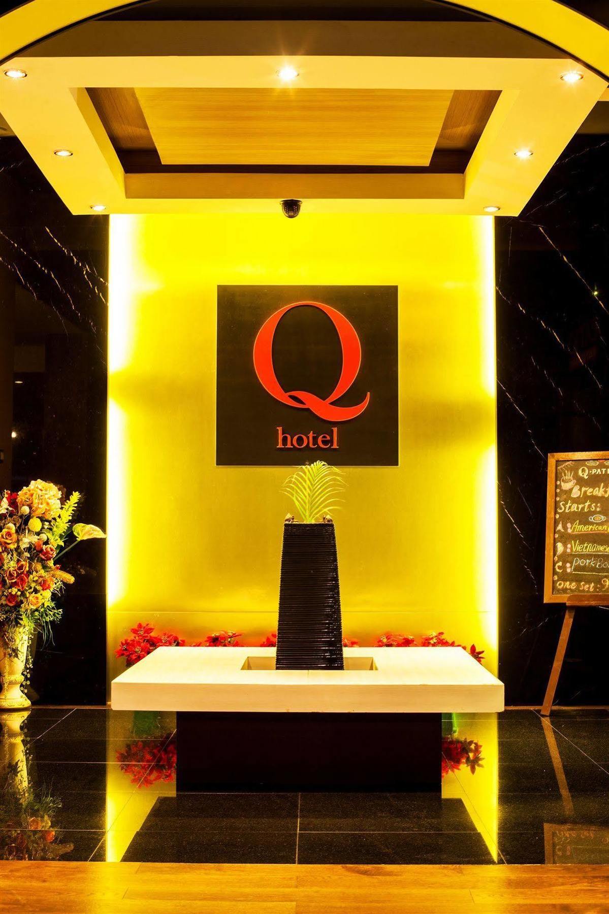 Q Hotel Bangkok Exterior photo